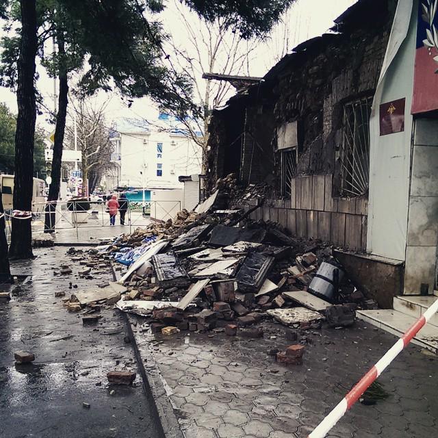 В Анапе обрушилась часть здания военкомата