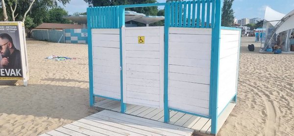 На Центральном пляже Анапы появились зоны отдыха для людей с ограниченными возможностями здоровья